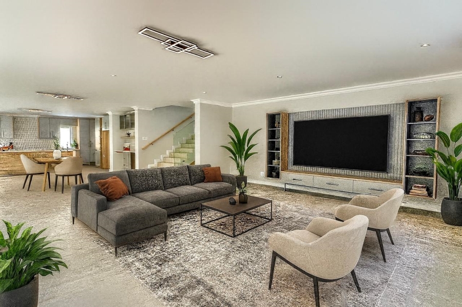 5 Bedroom Property for Sale in Heather Park Western Cape